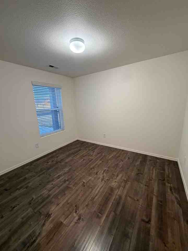 1403 E Crossroads Dr - Photo 6 of 13