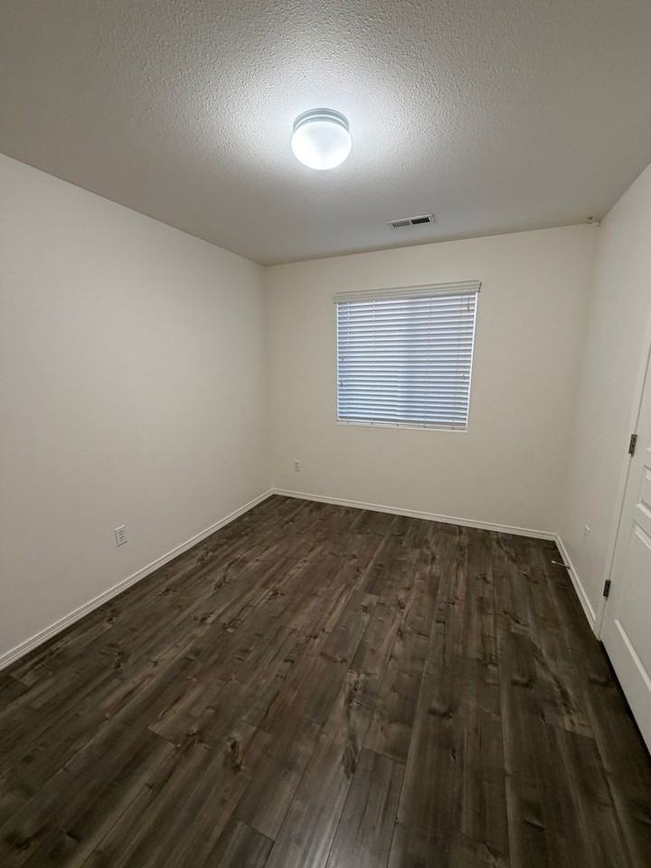1403 E Crossroads Dr - Photo 7 of 13