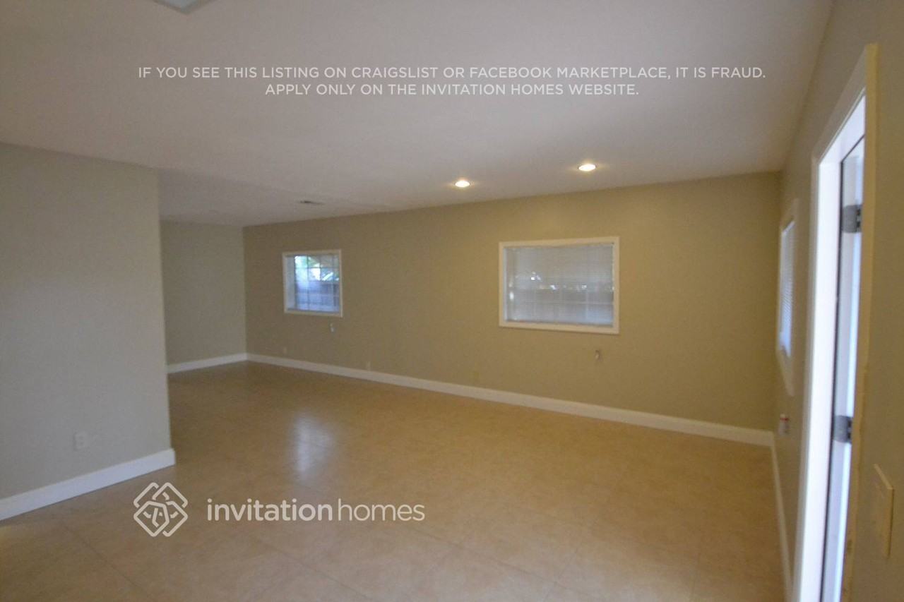 1616 Ne 36th St - Photo 2 of 13