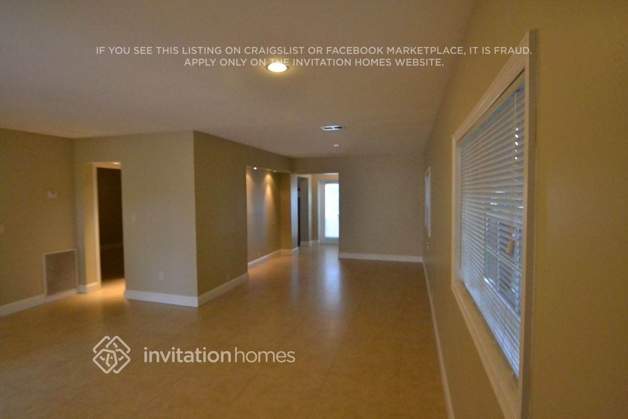 1616 Ne 36th St - Photo 3 of 13