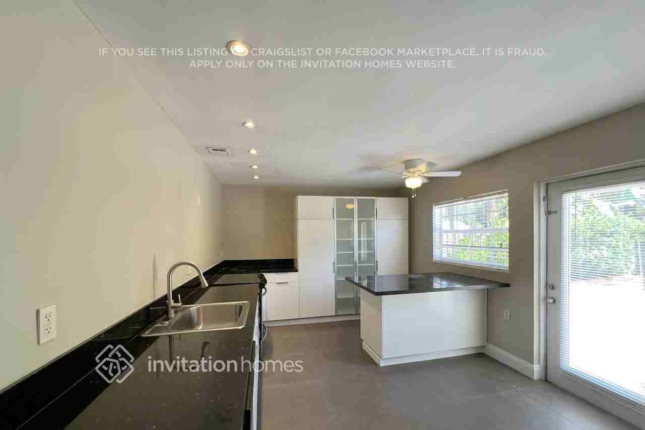 1616 Ne 36th St - Photo 4 of 13