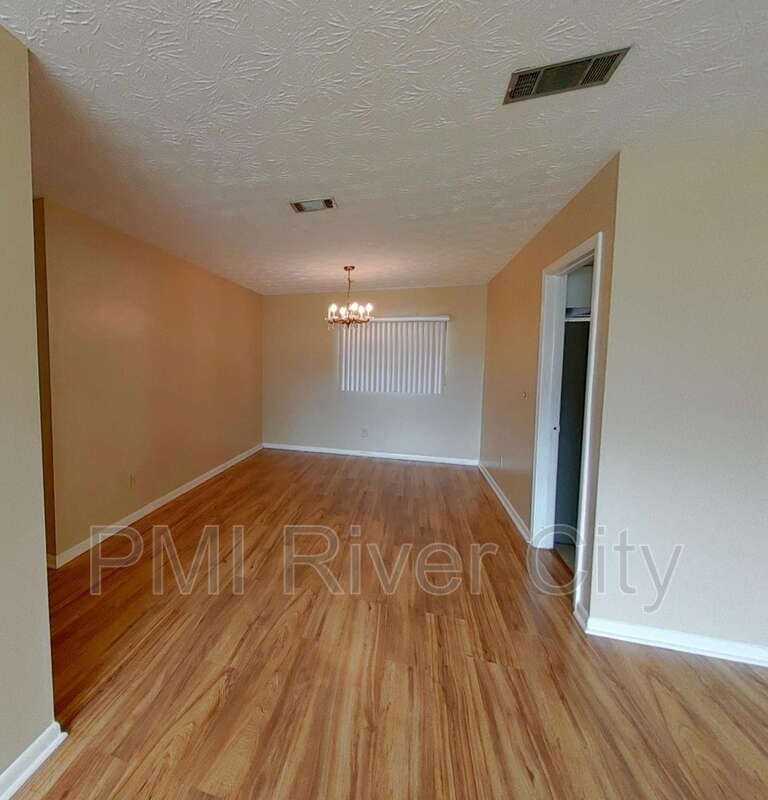 7819 Lisa Dr E - Photo 6 of 17