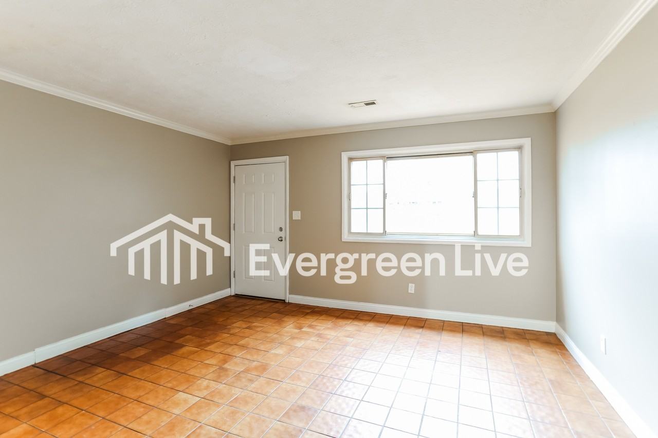 5336 Mapleridge Dr - Photo 4 of 15