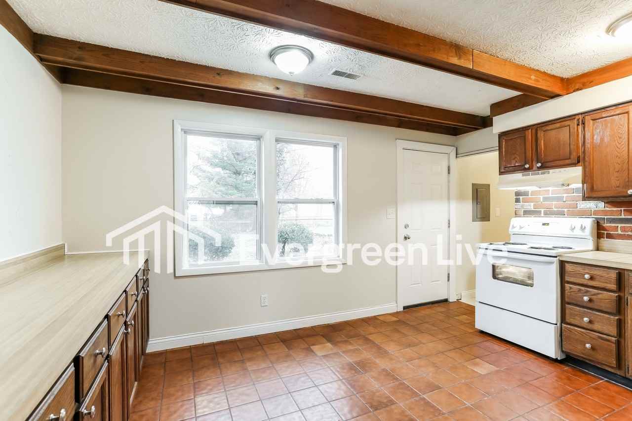 5336 Mapleridge Dr - Photo 6 of 15