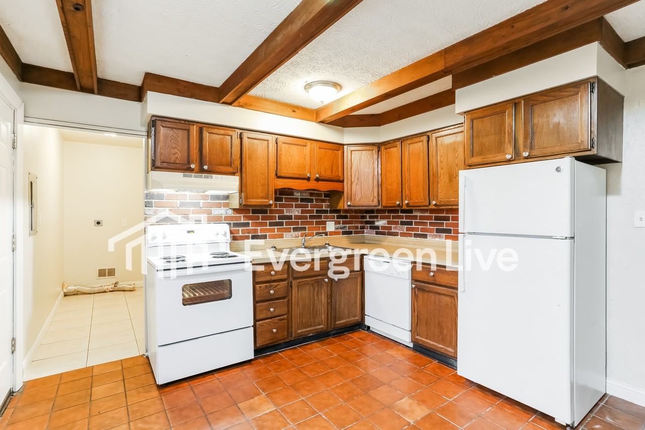 5336 Mapleridge Dr - Photo 7 of 15