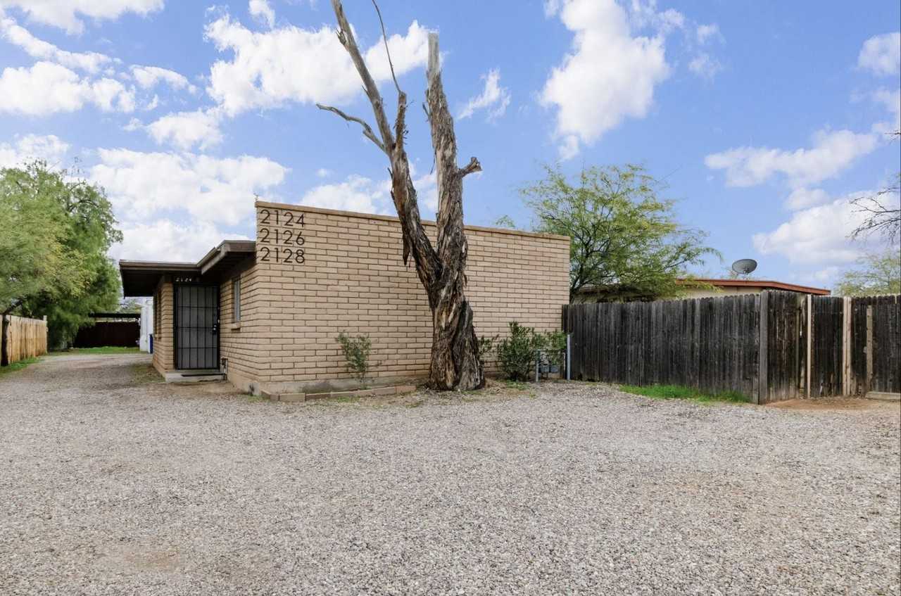 2124 N Bell Ave - Photo 2 of 22