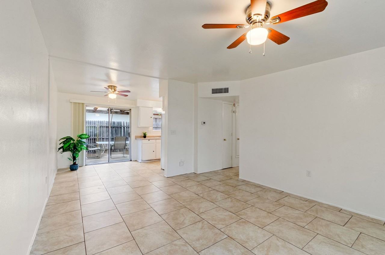 2124 N Bell Ave - Photo 3 of 22