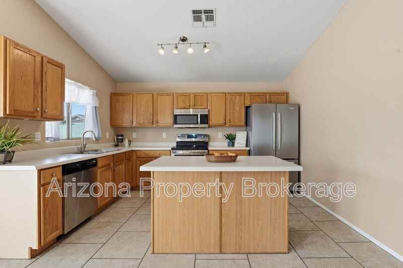 919 E Monteleone St - Photo 7 of 32