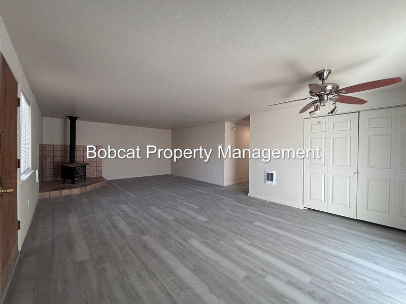 1414 Kimmerling Rd #B - Photo 4 of 34