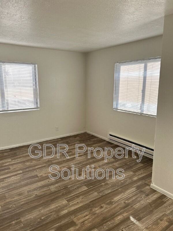 3505 Tyson Pl Ne #B - Photo 3 of 18