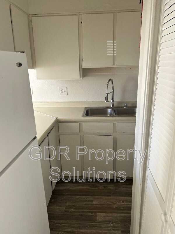 3505 Tyson Pl Ne #B - Photo 5 of 18