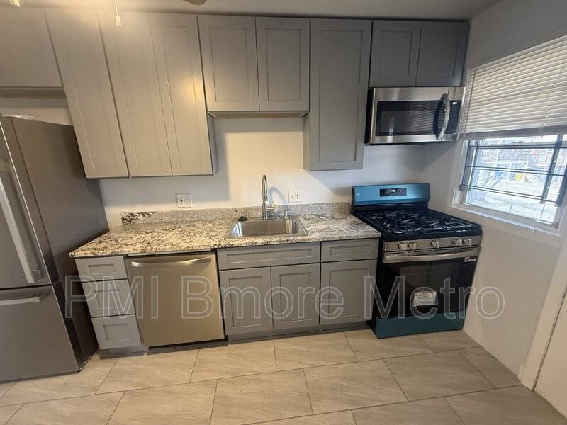 917 Kevin Rd - Photo 4 of 19