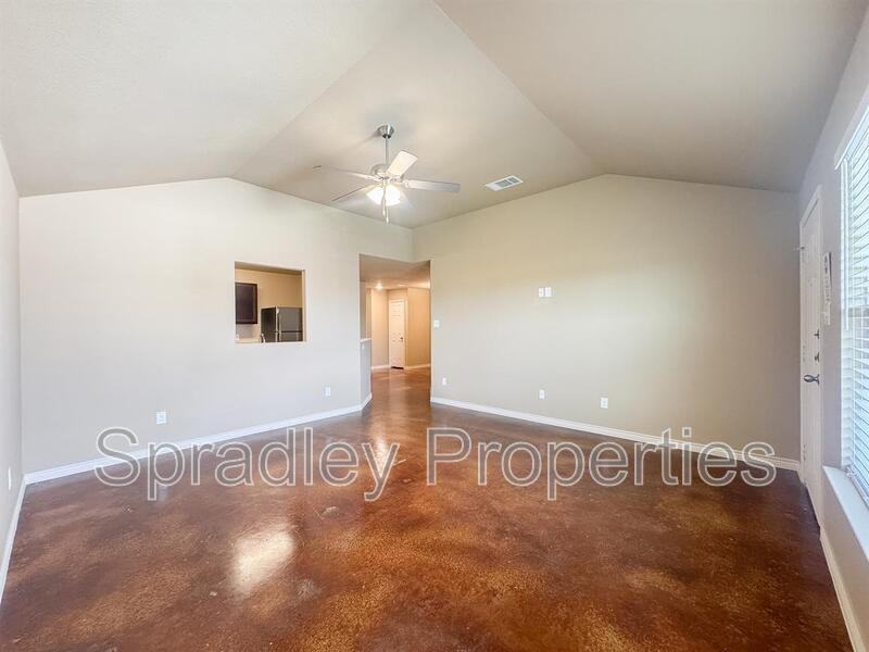 1031 Edwards Dr Apt B - Photo 2 of 15