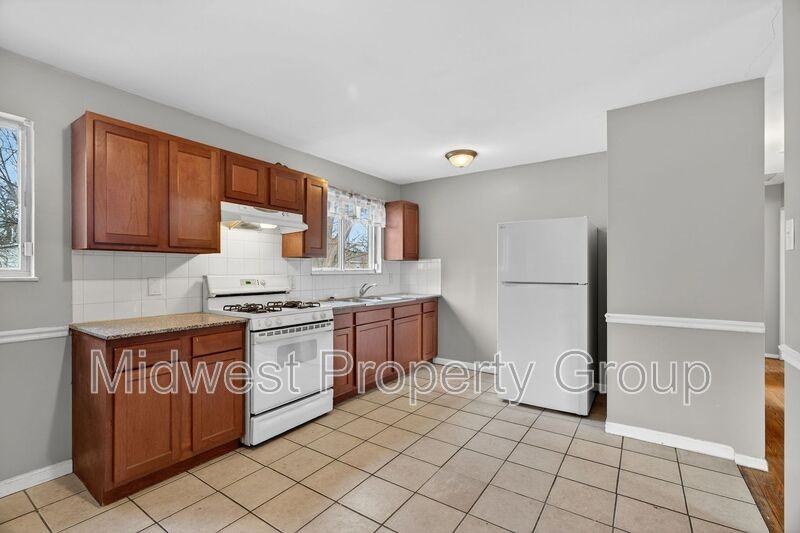 1455 Redman Blvd - Photo 5 of 25