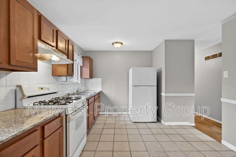 1455 Redman Blvd - Photo 6 of 25