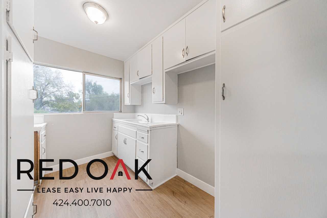 15405 Vanowen St - Photo 6 of 16