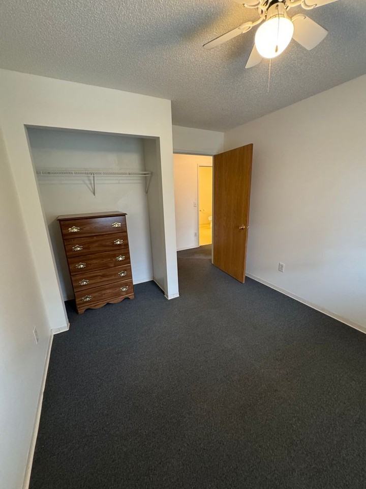 PIONEER BLUFF APARTMENTS - Photo 3 of 22