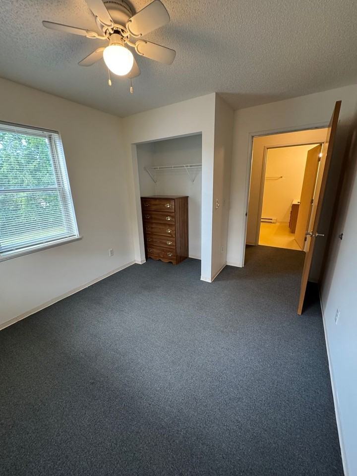 PIONEER BLUFF APARTMENTS - Photo 4 of 22