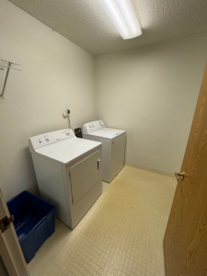 PIONEER BLUFF APARTMENTS - Photo 5 of 22