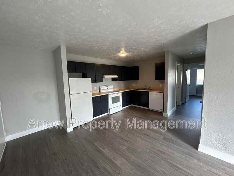 940 S 27th St #7 - Photo 2 of 9