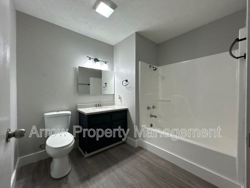 940 S 27th St #7 - Photo 6 of 9