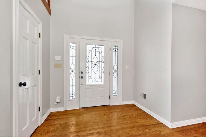 9608 Copley Dr - Photo 3 of 34