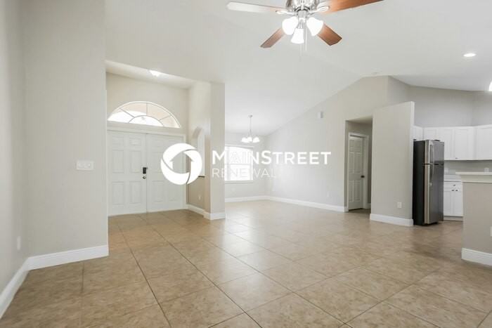 1018 Card St E - Photo 4 of 16