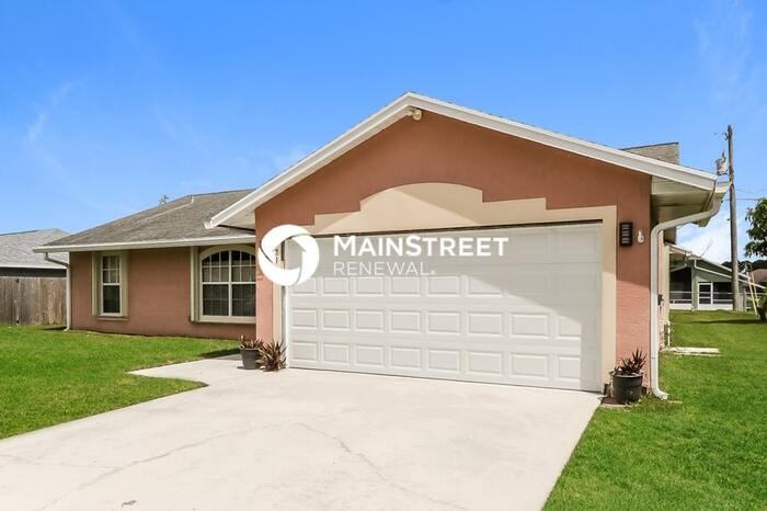 2307 Sw Kent Cir - Photo 3 of 15