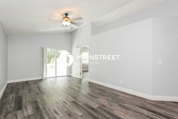 2520 Townsquare Dr - Photo 4 of 16