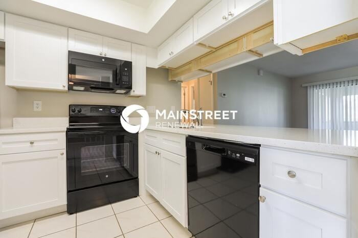 1303 Pine Needle Rd - Photo 4 of 16