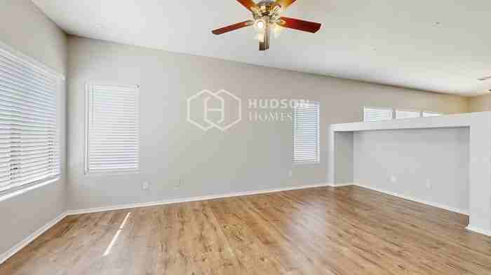 17735 W Marshall Ln - Photo 7 of 29