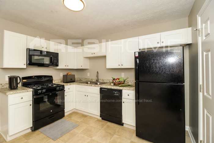 142 Emerald Pines Dr - Photo 2 of 19