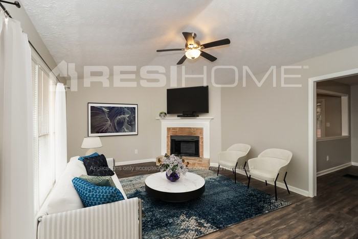 142 Emerald Pines Dr - Photo 5 of 19