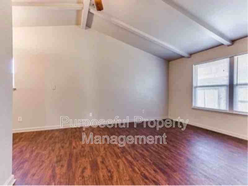 2633 Sw 68th St - Photo 3 of 19