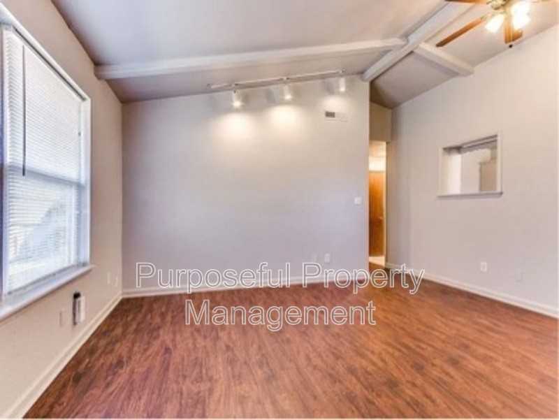 2633 Sw 68th St - Photo 4 of 19