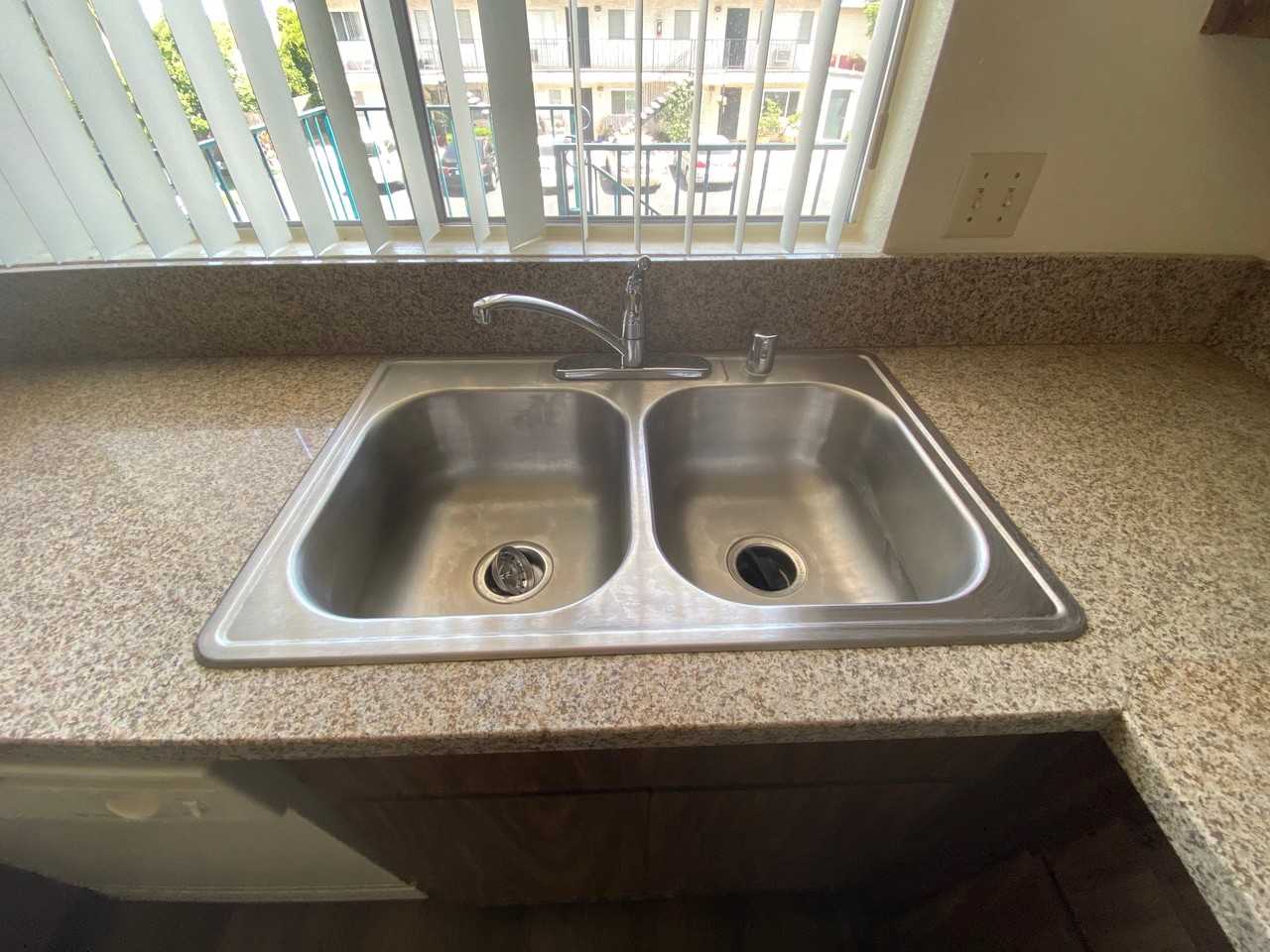 998 South Mollison Avenue #12 - Photo 7 of 19