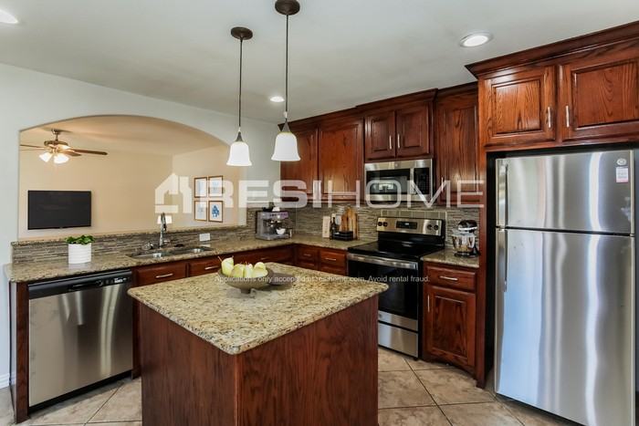 1608 Oaktree Dr - Photo 2 of 17