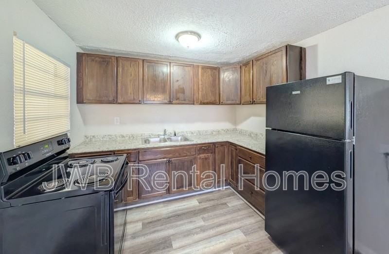 4029 Fairfax St - Photo 4 of 17