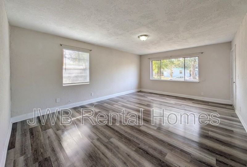 4029 Fairfax St - Photo 6 of 17