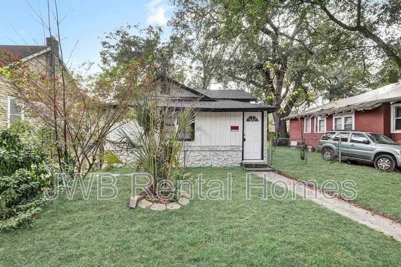 1230 E 14th St - Photo 2 of 21