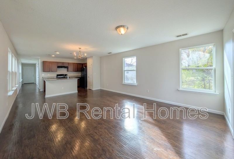 1262 Neva St - Photo 5 of 17