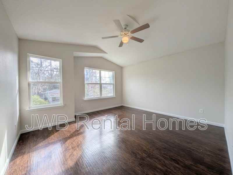 1262 Neva St - Photo 7 of 17