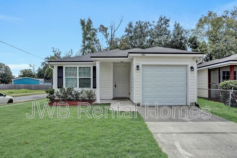 2002 Kingston St - Photo 2 of 20