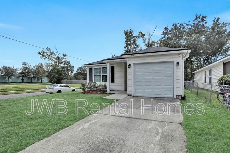 2002 Kingston St - Photo 3 of 20