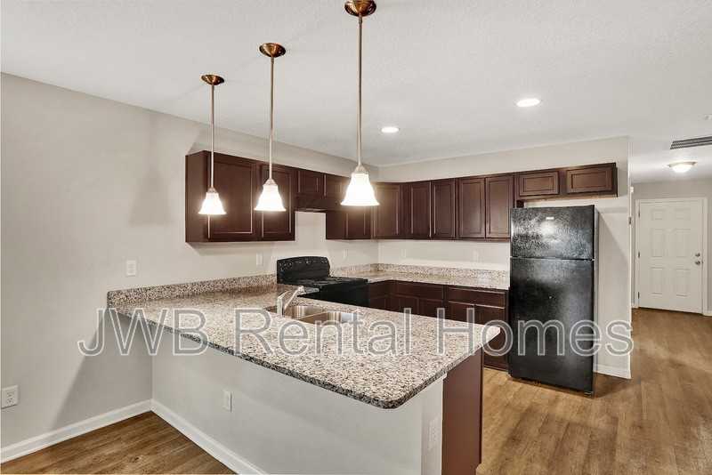 2002 Kingston St - Photo 4 of 20