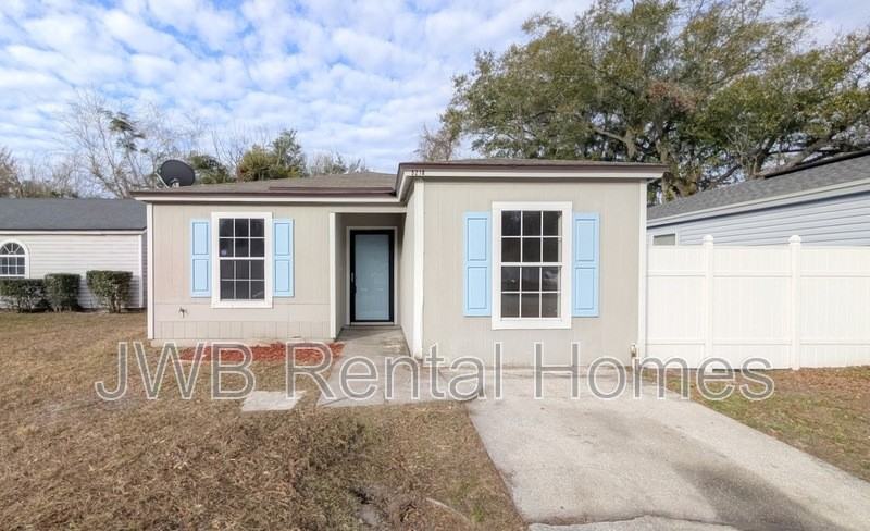 5218 Glen Alan Ct S - Photo 2 of 18