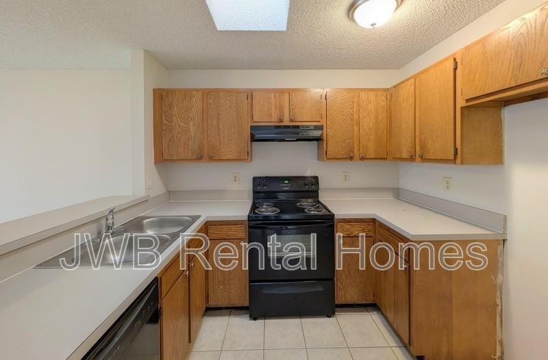 5218 Glen Alan Ct S - Photo 4 of 18