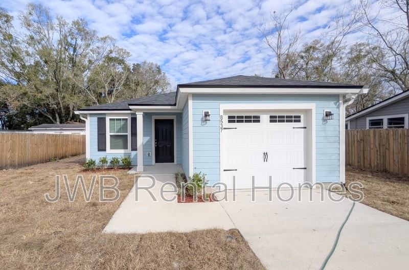 8537 Peach St - Photo 2 of 17