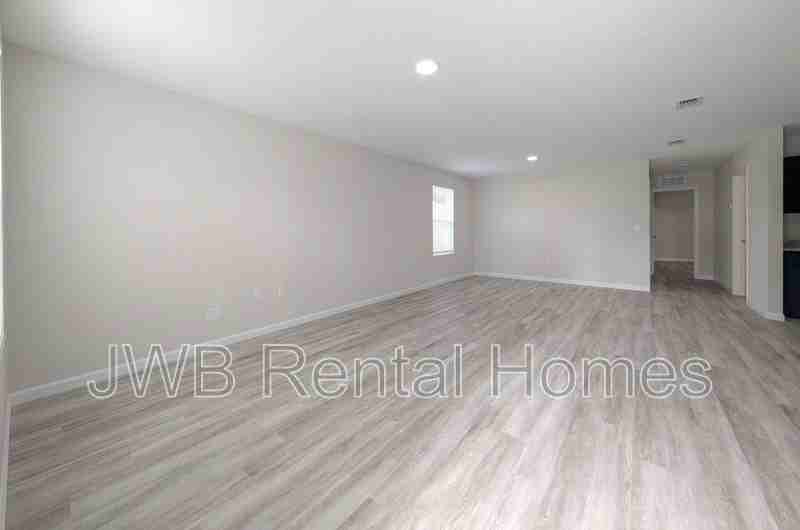 8537 Peach St - Photo 5 of 17