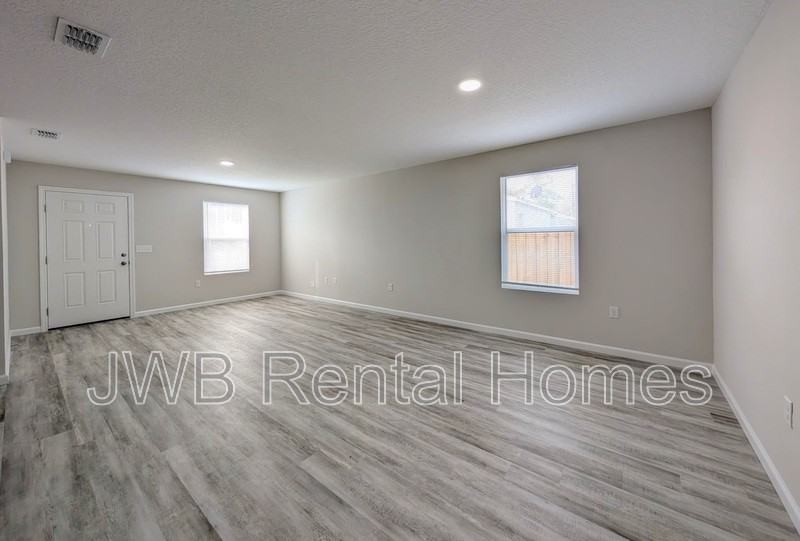 8537 Peach St - Photo 6 of 17